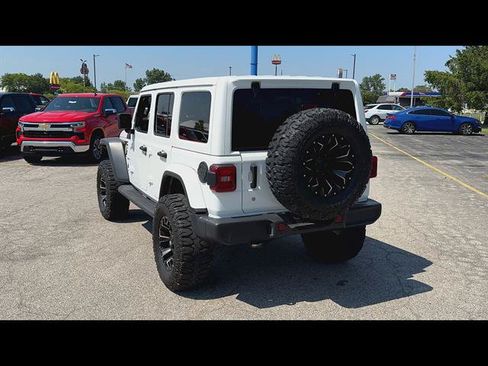 Used 2018 Jeep Wrangler Unlimited Sahara w/ Dual Top Group AWD/4WD image 34