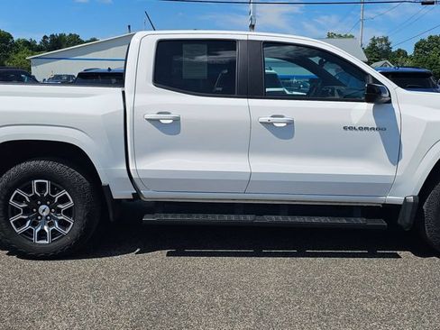 Used 2024 Chevrolet Colorado Z71 w/ Z71 Convenience Package 2 AWD/4WD image 9