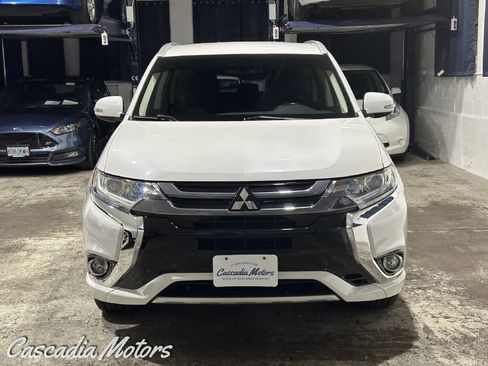 Used 2018 Mitsubishi Outlander SEL AWD/4WD image 3