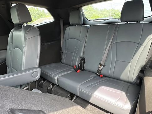 Used 2024 Buick Enclave Premium FWD image 18