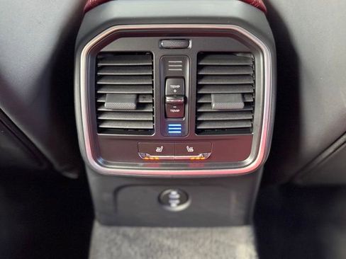 Certified 2025 Porsche Macan image 33