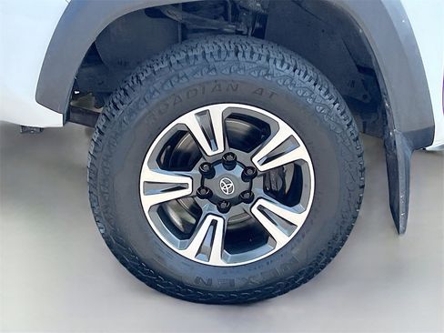 Used 2020 Toyota Tacoma TRD Sport image 28
