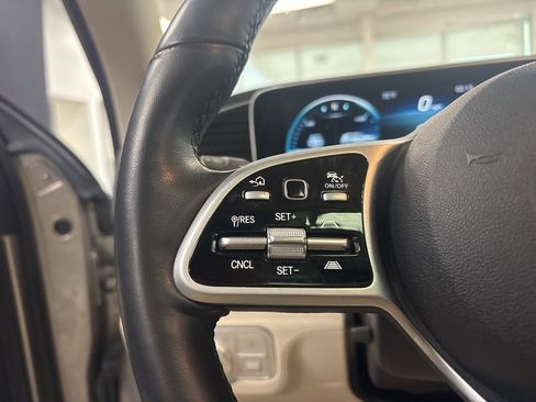 Used 2021 Mercedes-Benz GLS 580 GLS 580 image 17