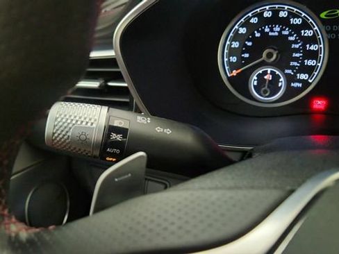 Used 2025 Genesis G70 2.5T image 42