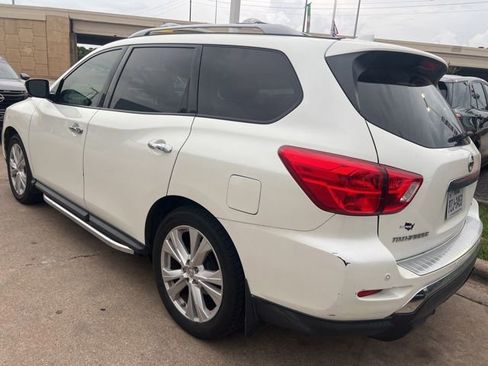 Used 2019 Nissan Pathfinder SL w/ SL Premium Package FWD image 4
