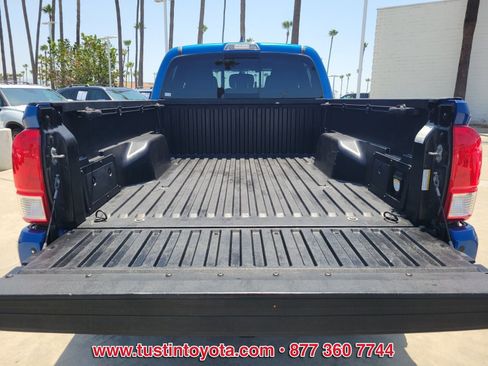 Used 2017 Toyota Tacoma TRD Sport RWD image 13