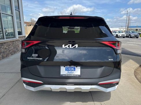 Used 2025 Kia Sportage LX image 4