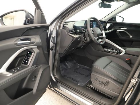 New 2025 Audi Q5 Premium image 14