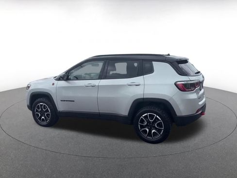 Used 2025 Jeep Compass Trailhawk AWD/4WD image 10