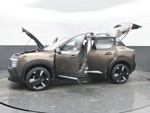 New 2026 Nissan Kicks SR image 33