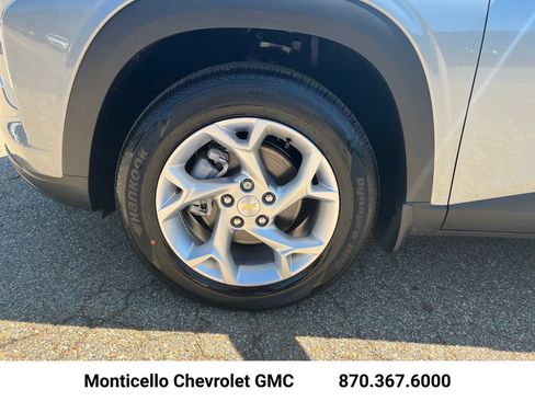 New 2026 Chevrolet Trax LS w/ LS Convenience Package FWD image 27