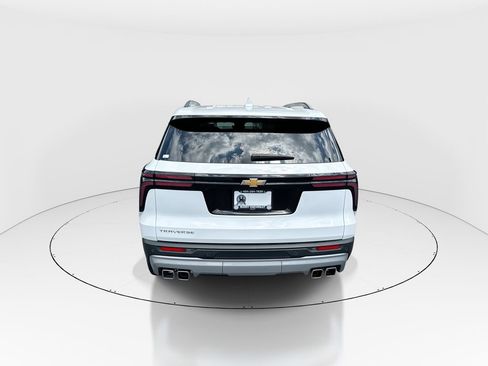 Used 2026 Chevrolet Traverse LT w/ Driver Confidence Package FWD image 7