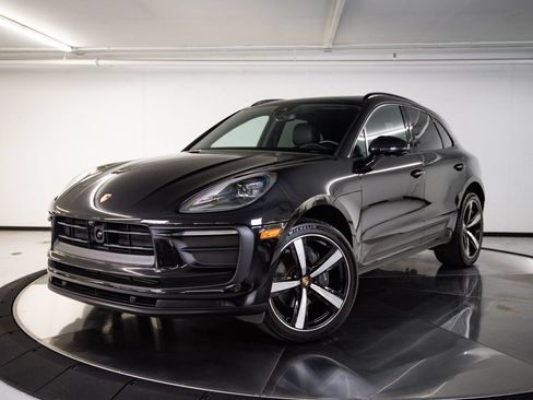 Certified 2023 Porsche Macan AWD/4WD image 1