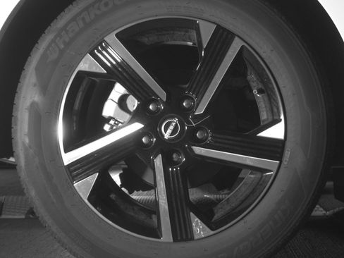 Used 2025 Nissan Sentra SV FWD image 18