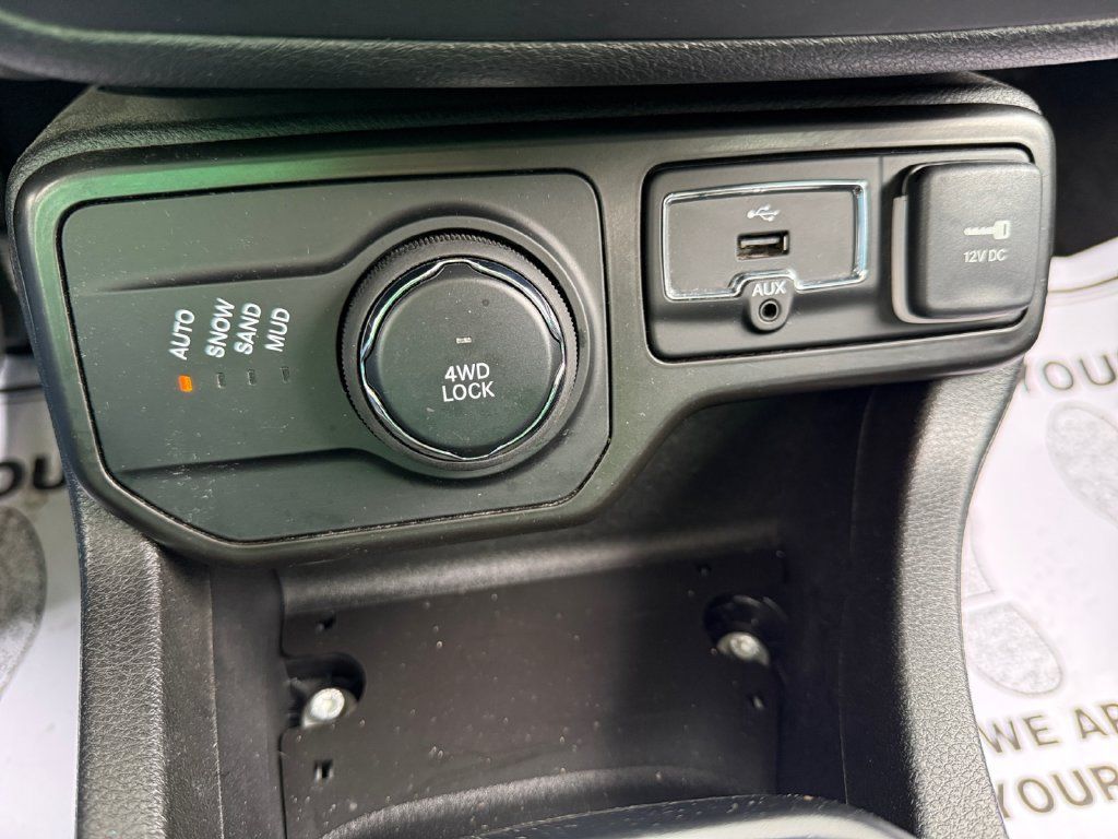 Used 2021 Jeep Renegade Latitude w/ Convenience Group AWD/4WD image 35