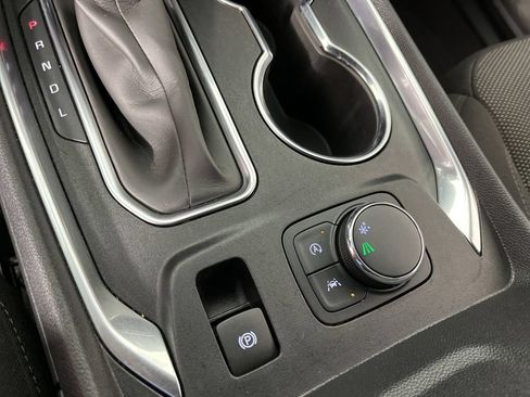 Certified 2023 Chevrolet Traverse LT FWD image 34