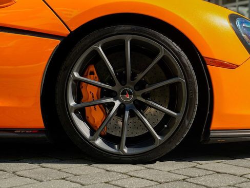 Used 2018 McLaren 570S Spider image 34