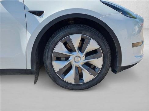 Used 2023 Tesla Model Y Long Range AWD/4WD image 22