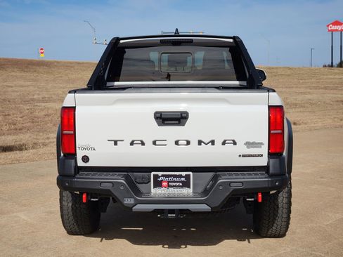 Used 2025 Toyota Tacoma Trailhunter image 8