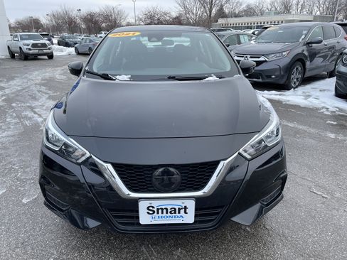 Used 2021 Nissan Versa SV image 3