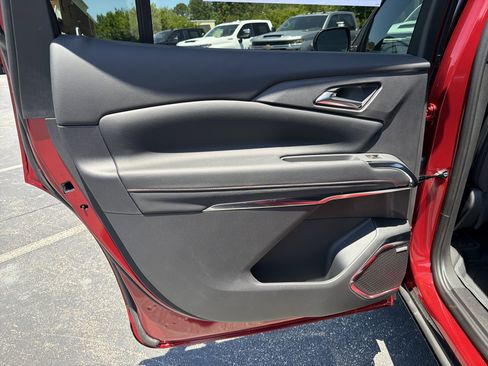 New 2026 Chevrolet Traverse RS w/ LPO, Floor Liner Package FWD image 23
