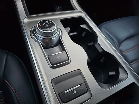 Used 2024 Ford Edge SEL w/ Sport Appearance Package image 16