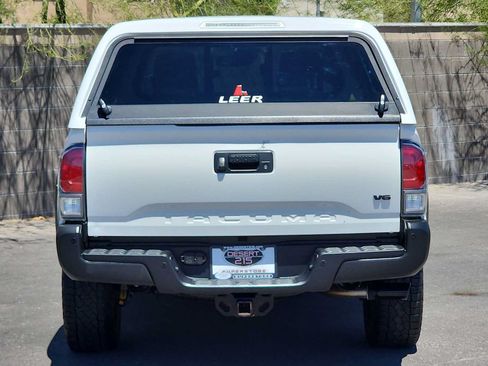 Used 2021 Toyota Tacoma TRD Off-Road w/ Technology Package AWD/4WD image 7