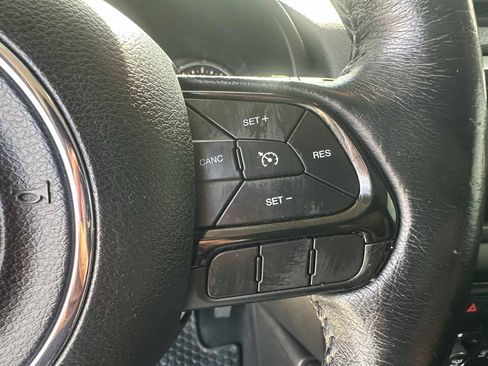 Used 2019 Jeep Renegade Altitude w/ Quick Order Package 2XM AWD/4WD image 15