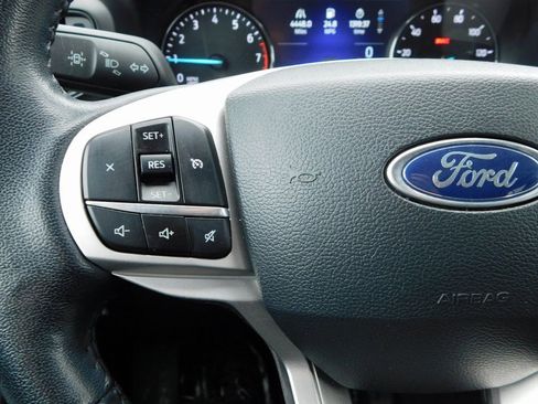 Used 2023 Ford Explorer XLT image 38