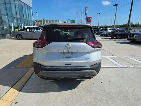 Used 2023 Nissan Rogue SV image 5