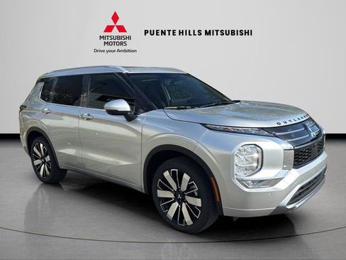 New 2026 Mitsubishi Outlander SEL image 3