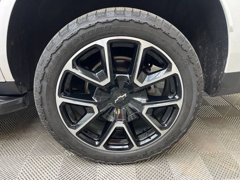Used 2022 Chevrolet Tahoe RST w/ Luxury Package AWD/4WD image 6