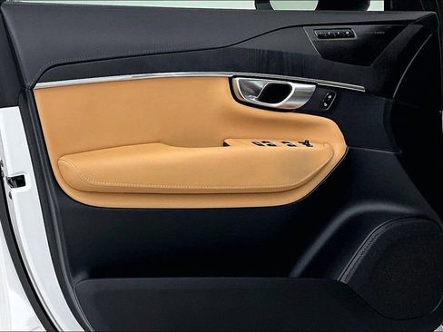 Used 2023 Volvo XC90 T8 Ultimate image 23