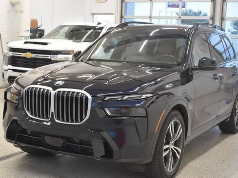 Used 2024 BMW X7 xDrive40i w/ M Sport Package AWD/4WD image 9