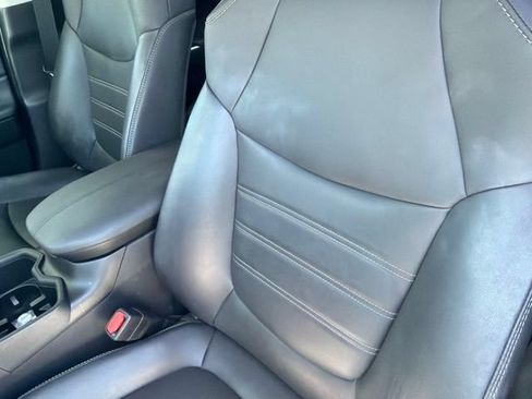 Used 2022 Toyota RAV4 XLE Premium AWD/4WD image 29