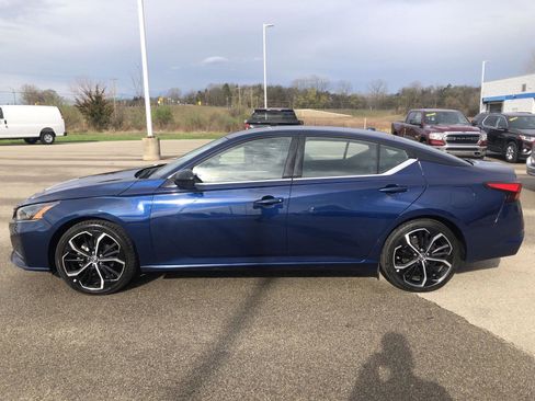Used 2024 Nissan Altima 2.5 SR FWD image 2