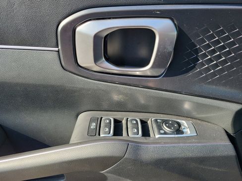 Used 2024 Kia Sorento S image 16