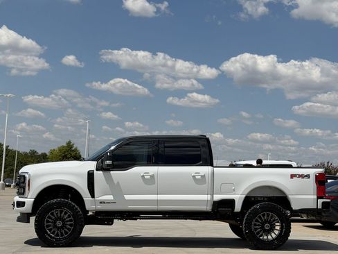 Used 2023 Ford F250 4x4 Crew Cab Super Duty image 3