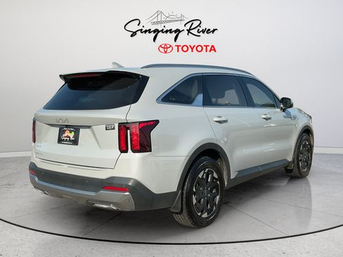Used 2024 Kia Sorento S w/ Panoramic Sunroof Package FWD image 7