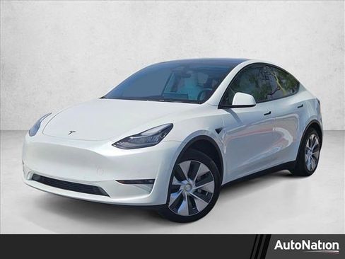 Used 2022 Tesla Model Y Long Range AWD/4WD image 1