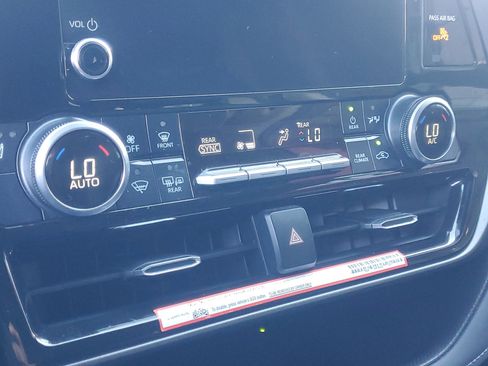 Used 2024 Toyota Highlander XLE image 26