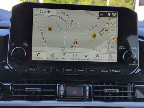 Used 2025 Nissan Pathfinder Platinum FWD image 25