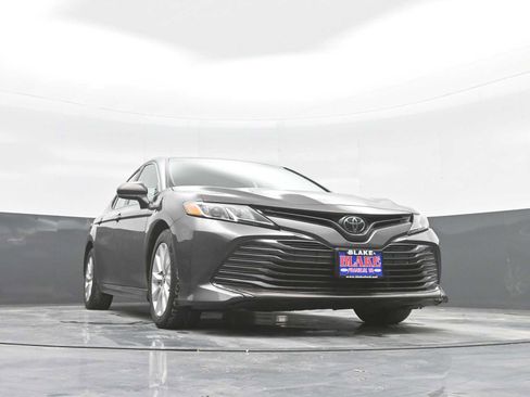 Used 2019 Toyota Camry LE image 32