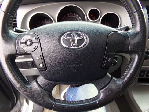Used 2011 Toyota Sequoia SR5 w/ Premium Pkg AWD/4WD image 46