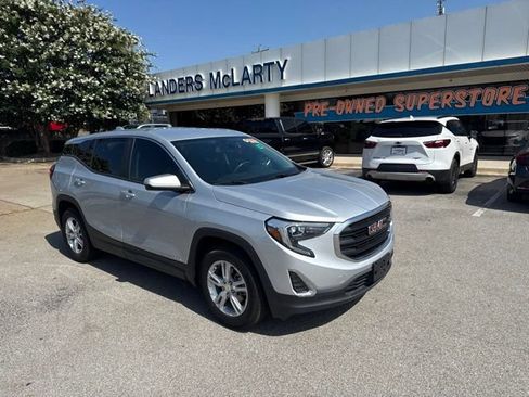 Used 2021 GMC Terrain SLE FWD image 1