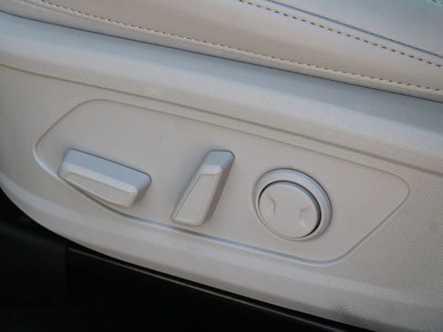 Used 2025 Kia Sorento SX AWD/4WD image 24