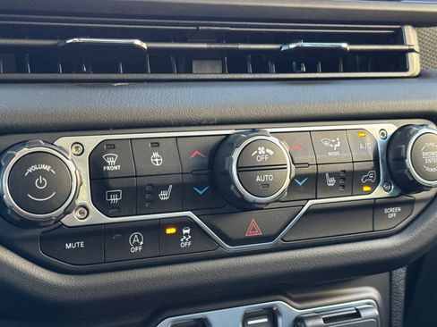 New 2025 Jeep Wrangler Unlimited Rubicon w/ Technology Group image 20