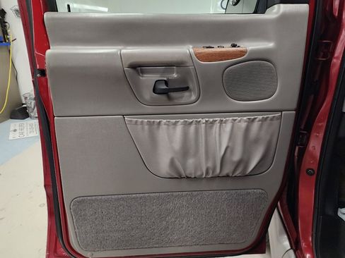 Used 1999 Ford E-150 and Econoline 150 image 11