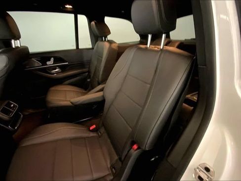 Used 2023 Mercedes-Benz GLS 450 4MATIC image 11