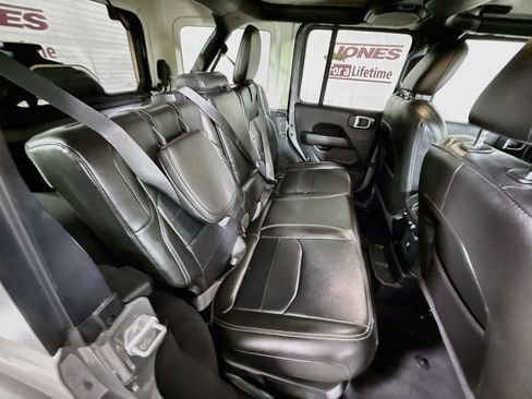 Used 2023 Jeep Wrangler Unlimited Sahara w/ Cold Weather Group AWD/4WD image 31
